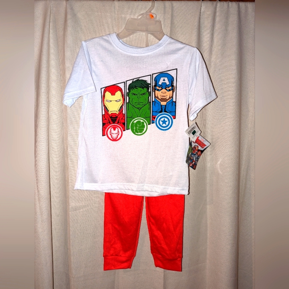 NEW Marvel Avengers 2 pc Jogger set, Sz 4/5, and 7